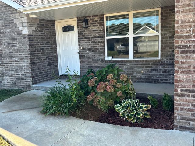 1107 Woodland Ridge Drive, Monett, MO 65708