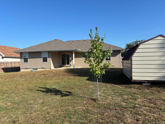 1107 Woodland Ridge Drive, Monett, MO 65708