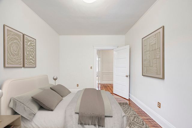 9 Clinton Path 1, Brookline, MA 02445