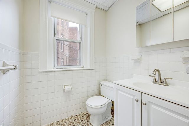 9 Clinton Path 1, Brookline, MA 02445