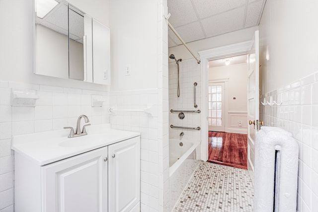 9 Clinton Path 1, Brookline, MA 02445