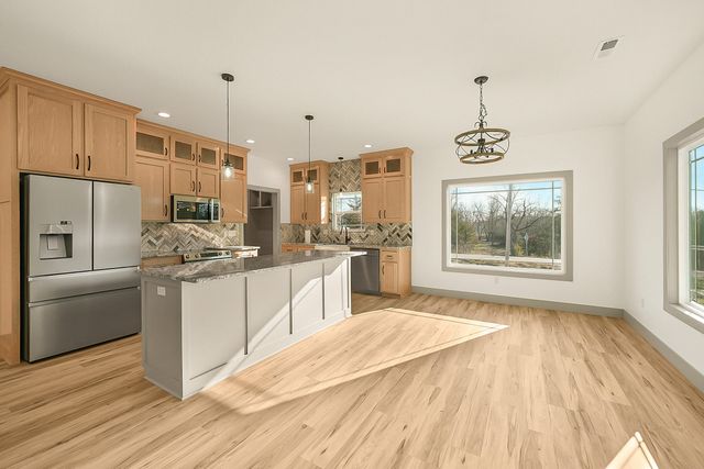 10897 COUNTRY AIRE MEADOWS CT, Holts Summit, MO 65043