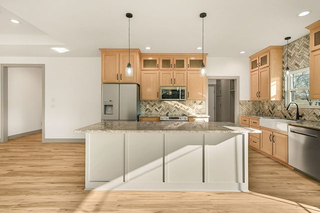 10897 COUNTRY AIRE MEADOWS CT, Holts Summit, MO 65043