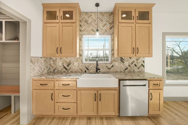 10897 COUNTRY AIRE MEADOWS CT, Holts Summit, MO 65043