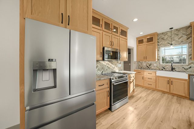 10897 COUNTRY AIRE MEADOWS CT, Holts Summit, MO 65043