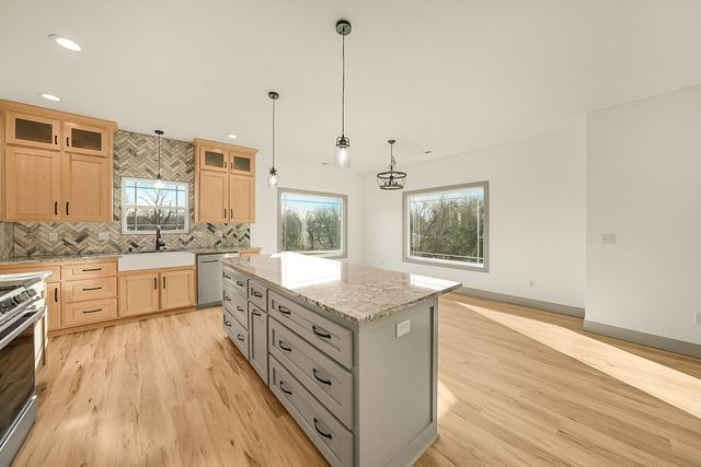 10897 COUNTRY AIRE MEADOWS CT, Holts Summit, MO 65043