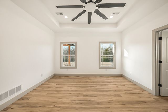 10897 COUNTRY AIRE MEADOWS CT, Holts Summit, MO 65043