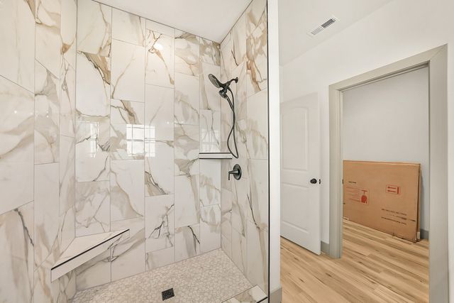 10897 COUNTRY AIRE MEADOWS CT, Holts Summit, MO 65043