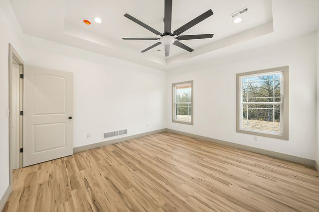 10897 COUNTRY AIRE MEADOWS CT, Holts Summit, MO 65043