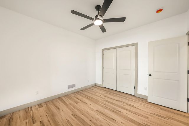 10897 COUNTRY AIRE MEADOWS CT, Holts Summit, MO 65043