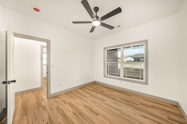 10897 COUNTRY AIRE MEADOWS CT, Holts Summit, MO 65043