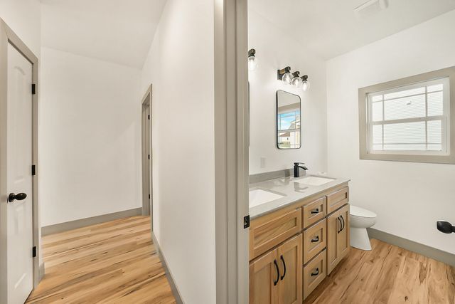 10897 COUNTRY AIRE MEADOWS CT, Holts Summit, MO 65043