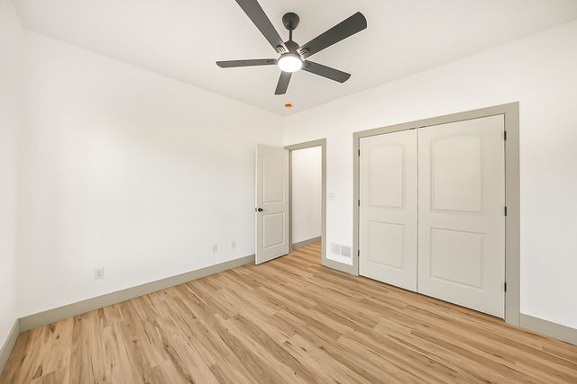 10897 COUNTRY AIRE MEADOWS CT, Holts Summit, MO 65043