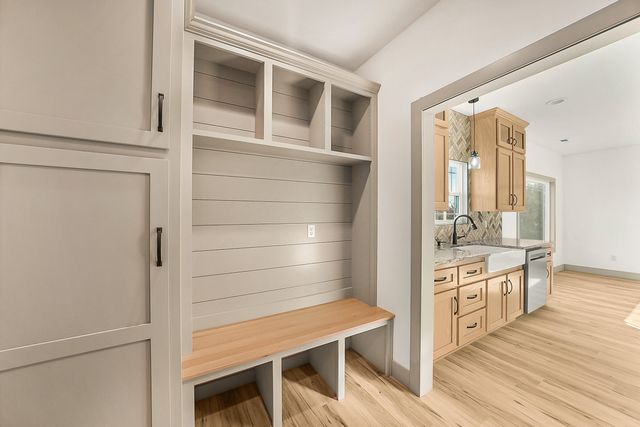 10897 COUNTRY AIRE MEADOWS CT, Holts Summit, MO 65043