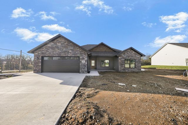 10897 COUNTRY AIRE MEADOWS CT, Holts Summit, MO 65043