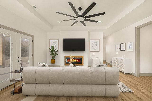 10897 COUNTRY AIRE MEADOWS CT, Holts Summit, MO 65043