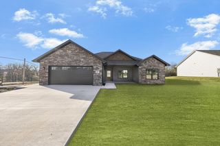10897 COUNTRY AIRE MEADOWS CT, Holts Summit, MO 65043