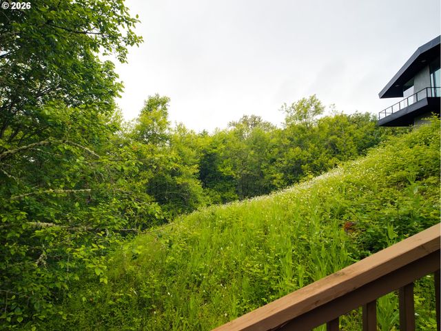 8049 Nw PROMINENCE Ct, Portland, OR 97229
