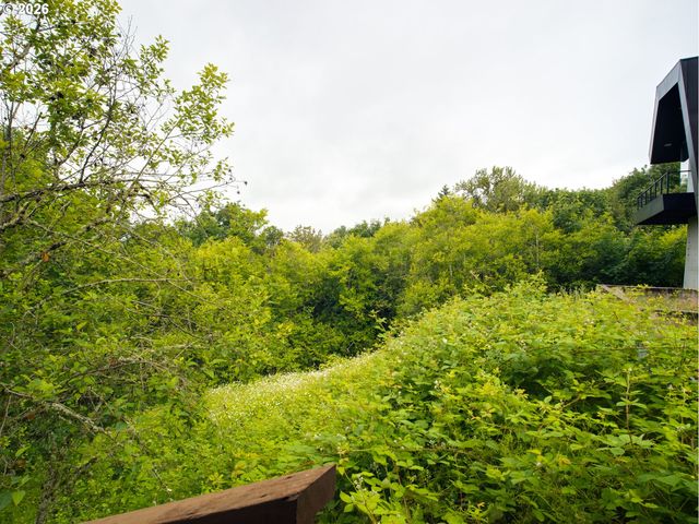 8049 Nw PROMINENCE Ct, Portland, OR 97229