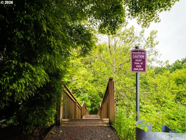 8049 Nw PROMINENCE Ct, Portland, OR 97229