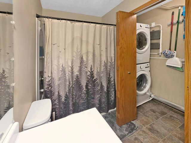 3323 Greenbrier Street, Vadnais Heights, MN 55127