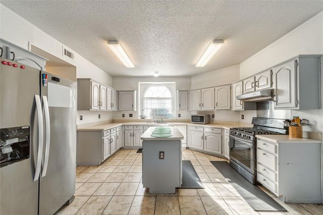 2702 Crosslands Drive, Garland, TX 75040