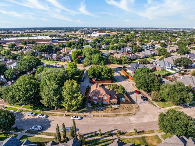 2702 Crosslands Drive, Garland, TX 75040