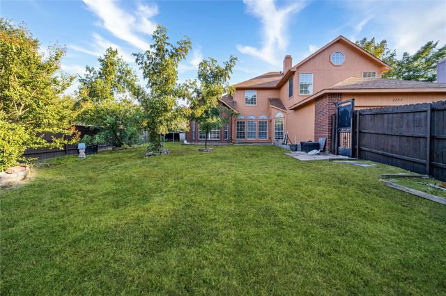 2702 Crosslands Drive, Garland, TX 75040