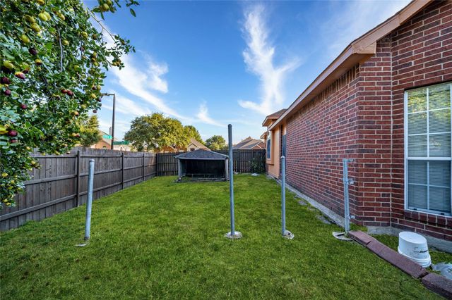 2702 Crosslands Drive, Garland, TX 75040