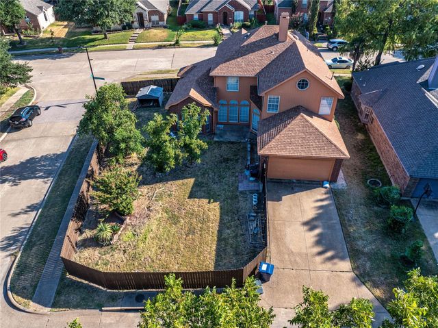 2702 Crosslands Drive, Garland, TX 75040