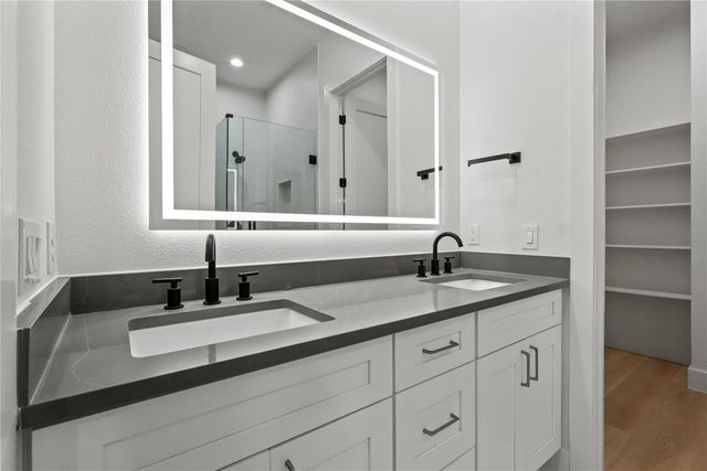 2101 N Prairie Avenue 201, Dallas, TX 75204