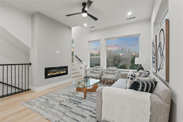 2101 N Prairie Avenue 201, Dallas, TX 75204