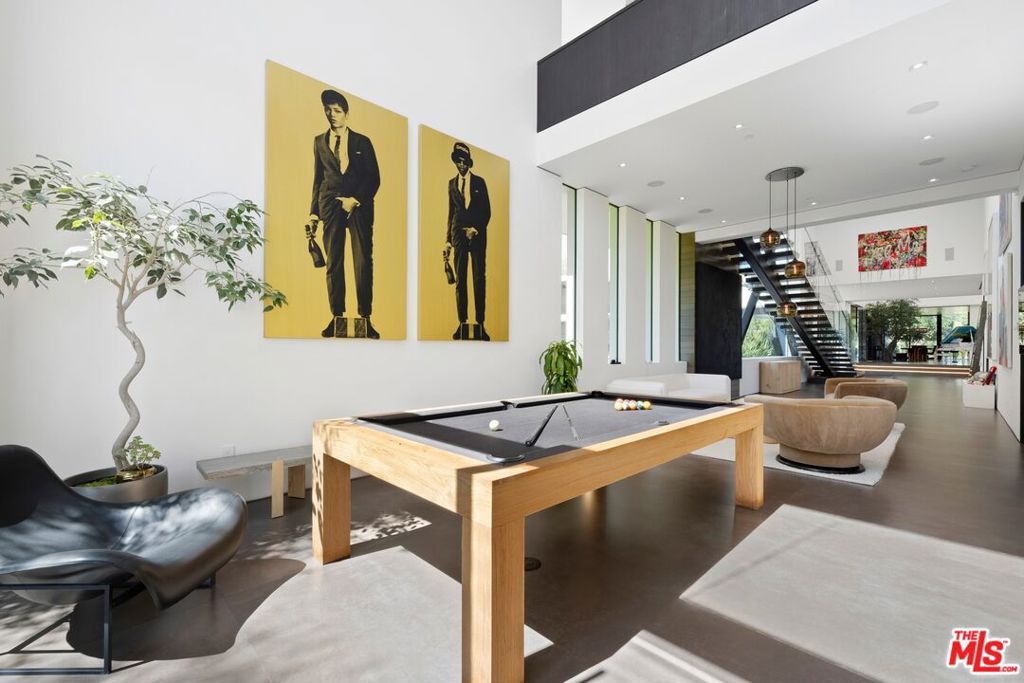 Image 12 of property listing at 3000 Benedict Canyon Drive, Beverly Hills, CA 90210