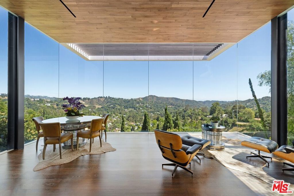 Image 7 of property listing at 3000 Benedict Canyon Drive, Beverly Hills, CA 90210