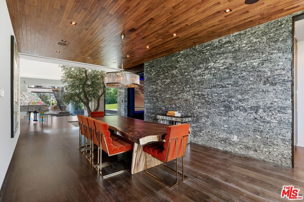 Image 9 of property listing at 3000 Benedict Canyon Drive, Beverly Hills, CA 90210
