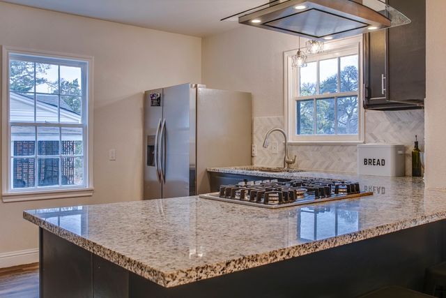 326 Vermont Avenue, Dallas, TX 75216