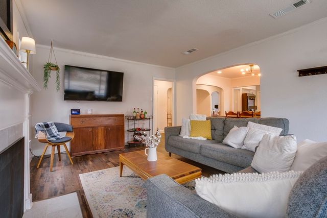 326 Vermont Avenue, Dallas, TX 75216