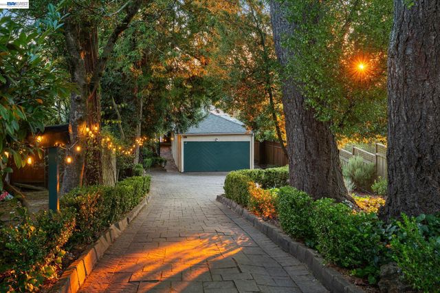 748 KEELER AVE, Berkeley, CA 94708