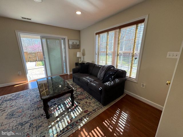 16492 STEERAGE CIR, Woodbridge, VA 22191