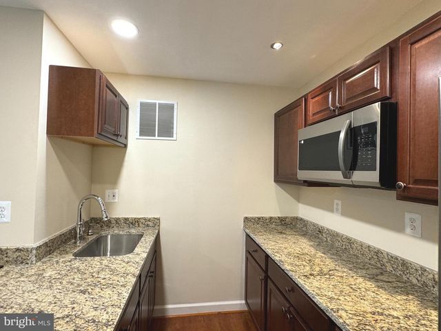 16492 STEERAGE CIR, Woodbridge, VA 22191