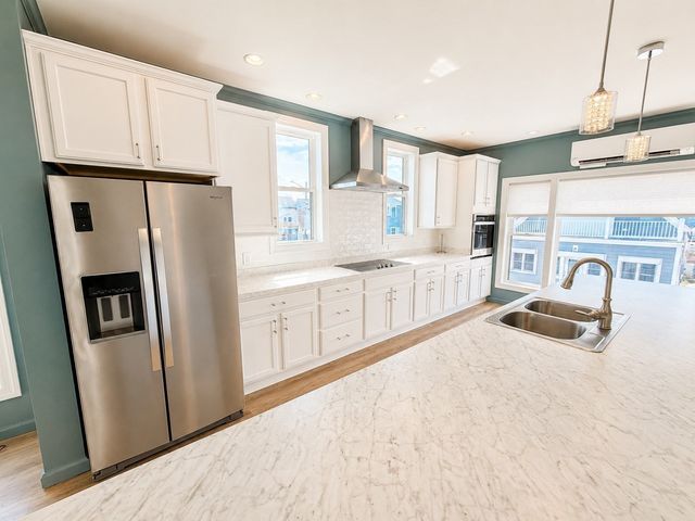 16 Gunrock Ave, Hull, MA 02045