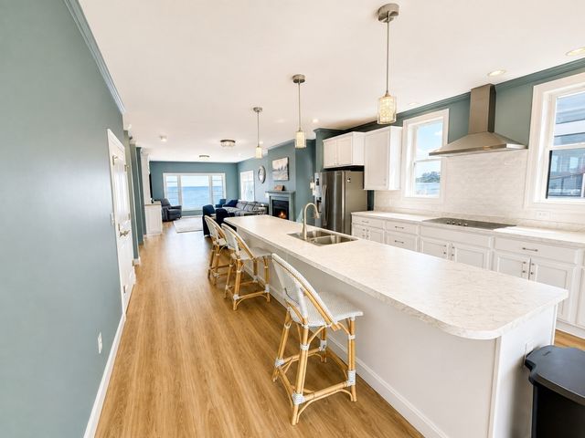 16 Gunrock Ave, Hull, MA 02045