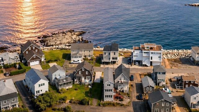 16 Gunrock Ave, Hull, MA 02045