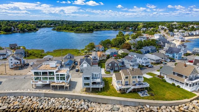 16 Gunrock Ave, Hull, MA 02045