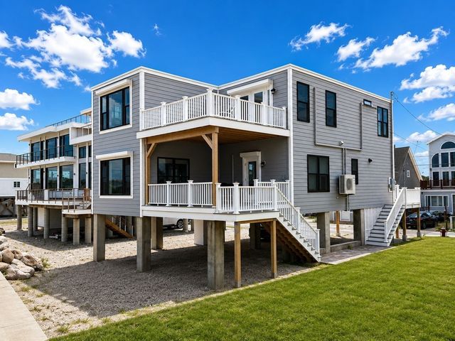 16 Gunrock Ave, Hull, MA 02045