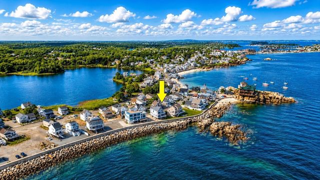 16 Gunrock Ave, Hull, MA 02045
