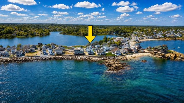 16 Gunrock Ave, Hull, MA 02045