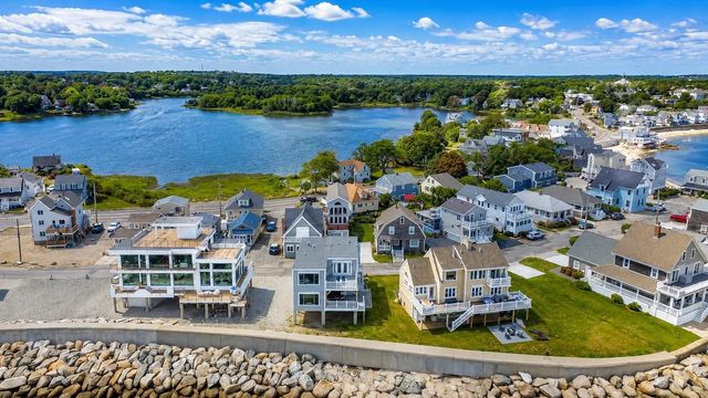 16 Gunrock Ave, Hull, MA 02045
