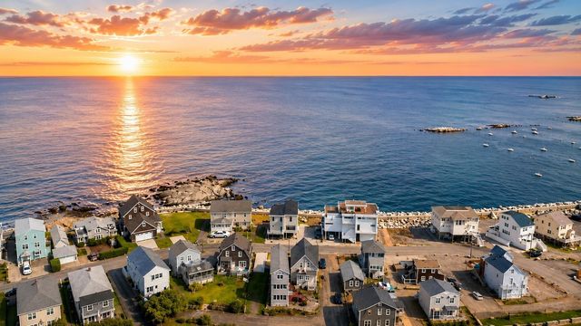 16 Gunrock Ave, Hull, MA 02045