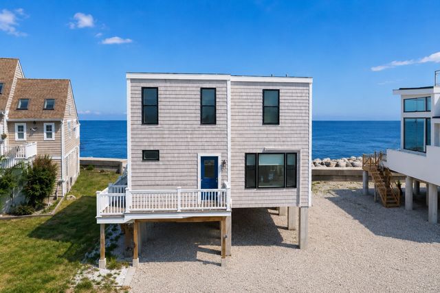 16 Gunrock Ave, Hull, MA 02045